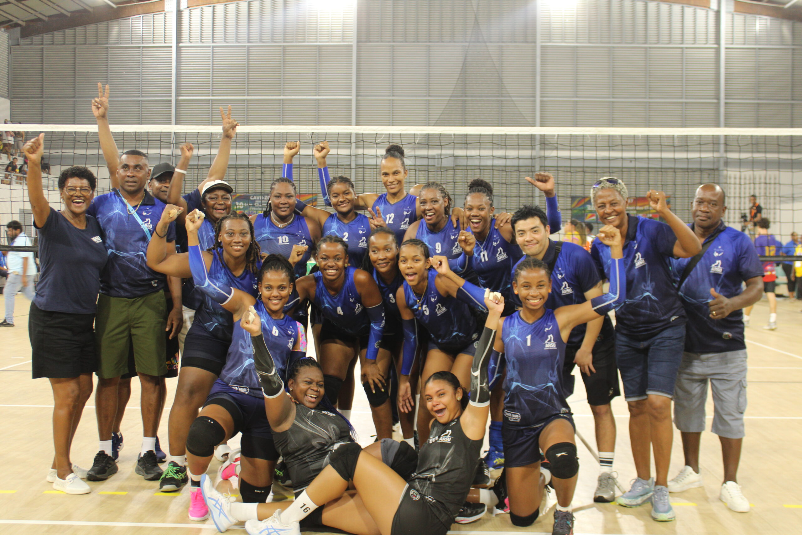 Lire la suite à propos de l’article Anse Royale se qualifie pour la finale du 30ᵉ championnat des clubs de la CAVB Zone 7 après une victoire maîtrisée (3 sets à 1).
